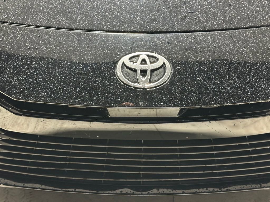 Used 2025 Toyota Camry LE w/ Convenience Package image 29