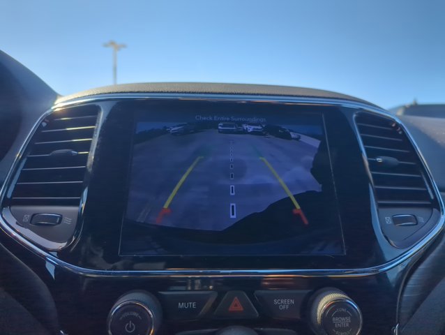 Used 2019 Jeep Grand Cherokee Laredo image 17