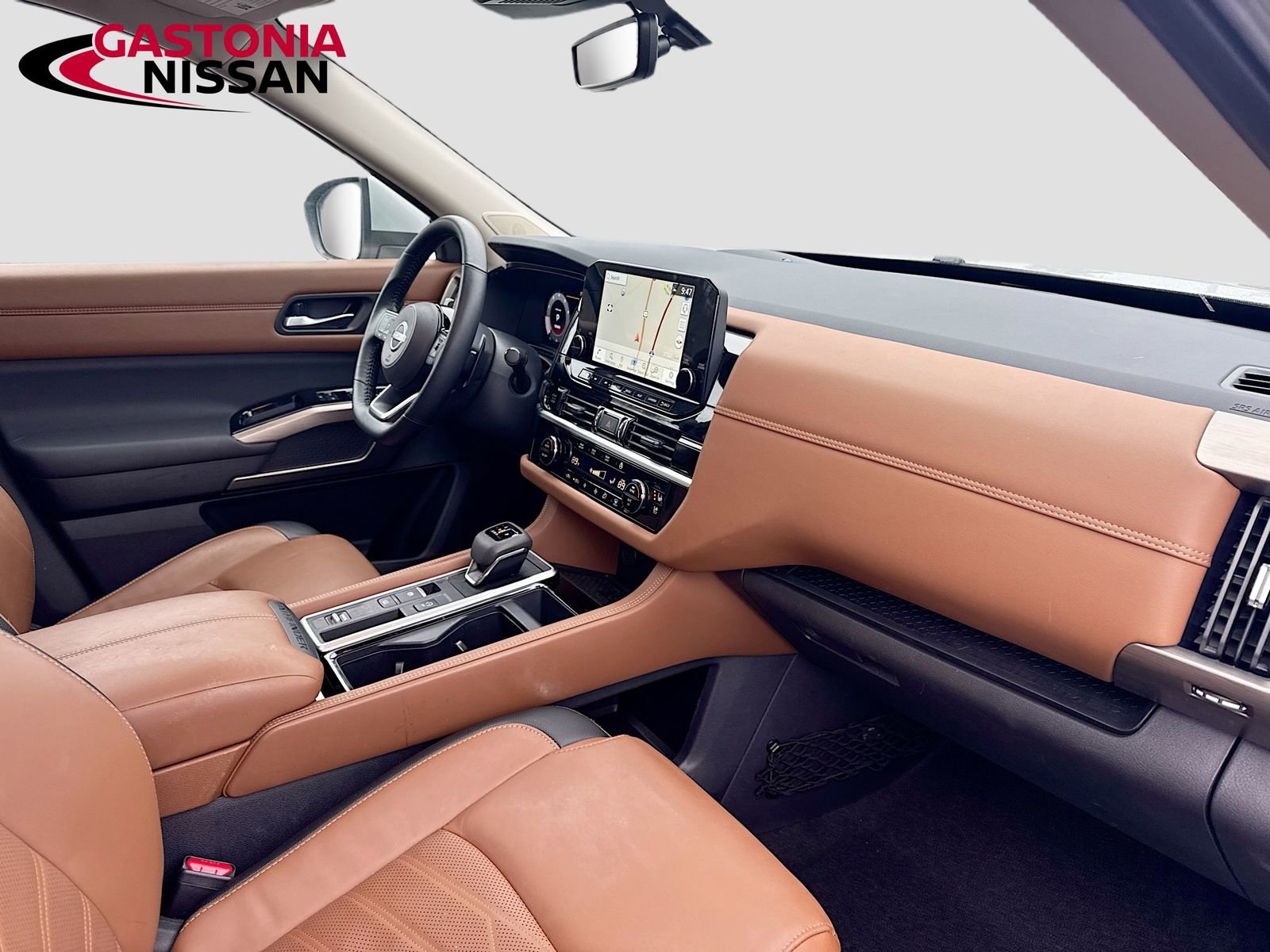 Used 2025 Nissan Pathfinder Platinum w/ Cargo Package image 39