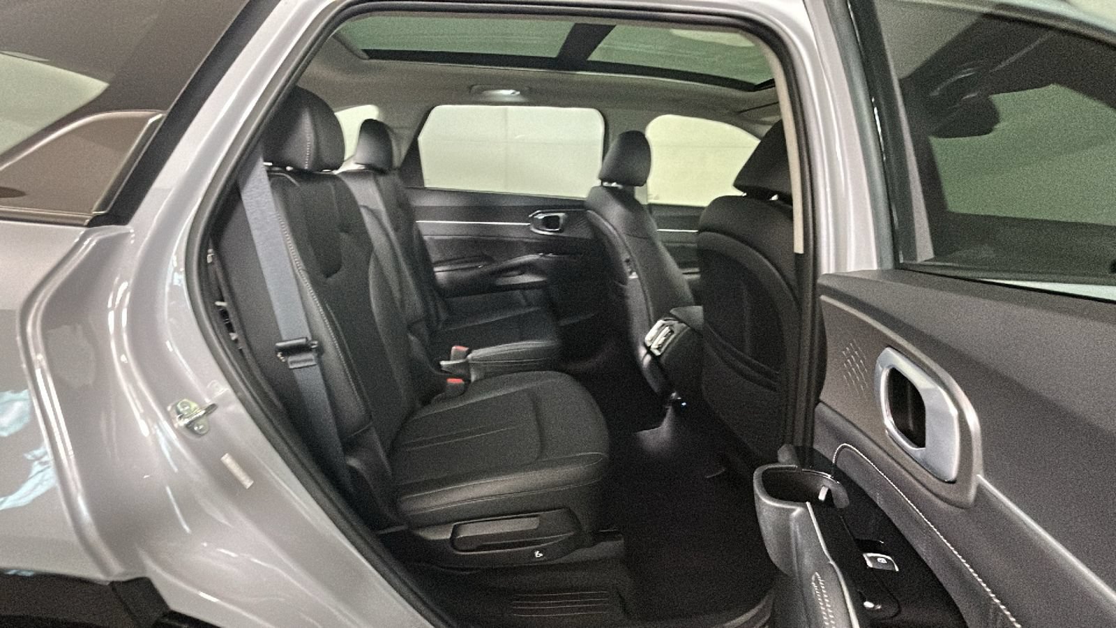Used 2023 Kia Sorento SX AWD/4WD image 35