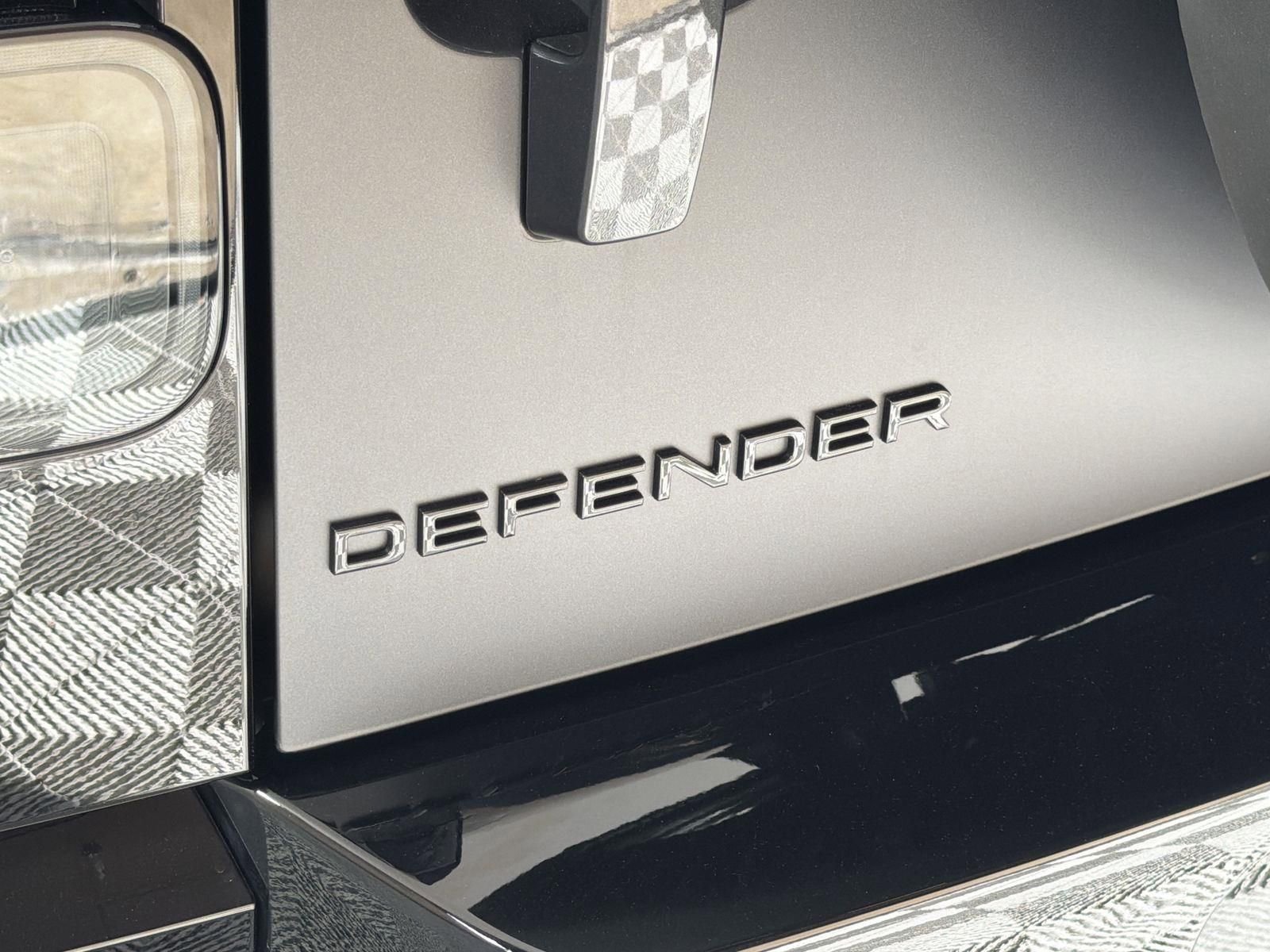 New 2026 Land Rover Defender 130 X-Dynamic SE image 31