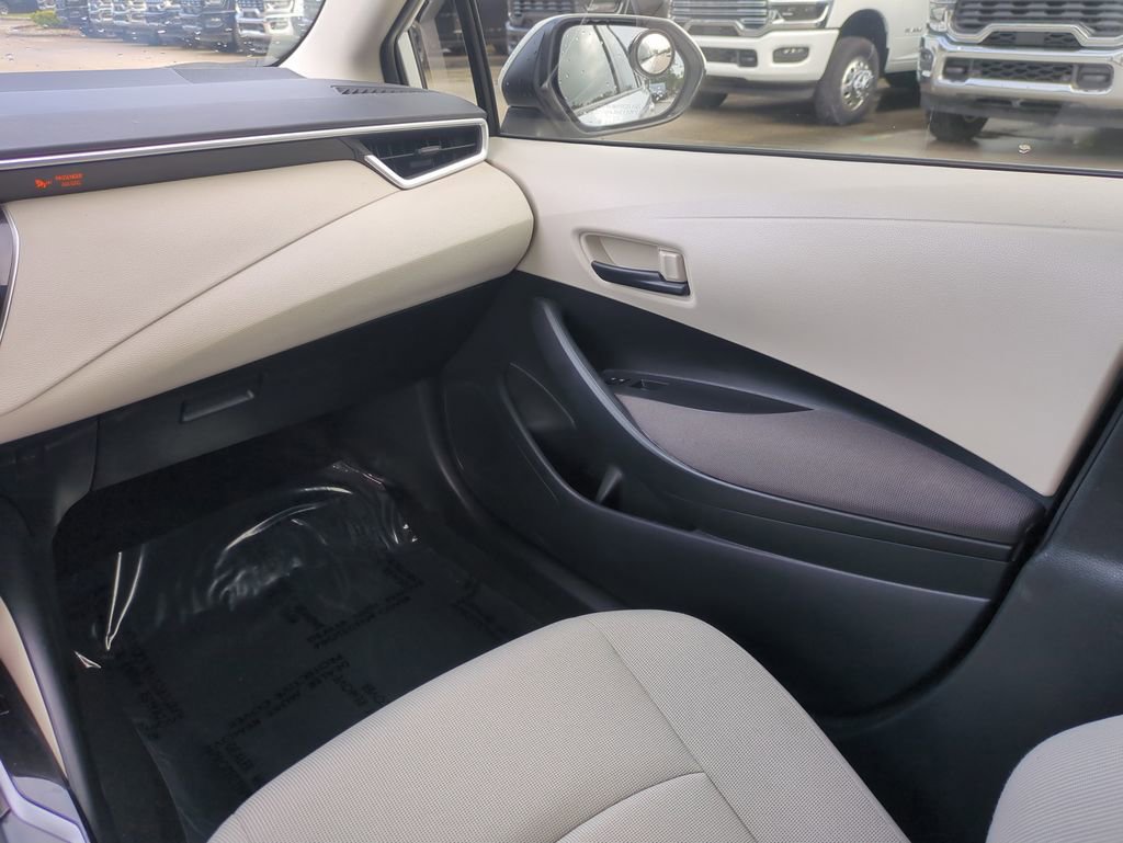 Used 2022 Toyota Corolla LE image 17