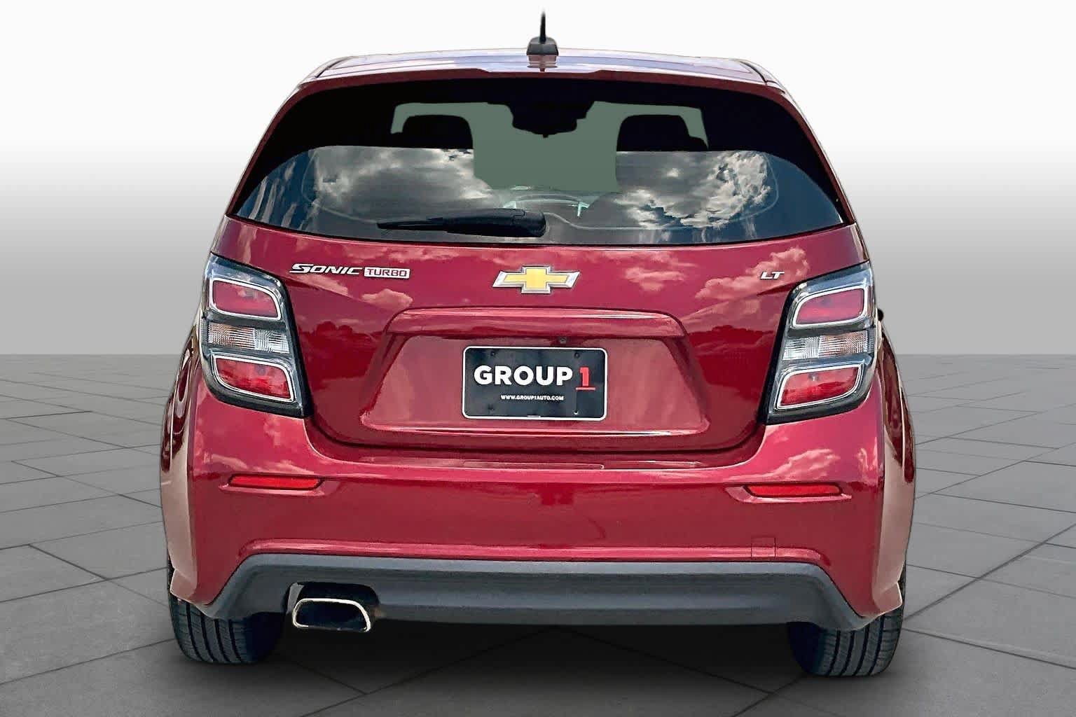 Used 2017 Chevrolet Sonic LT w/ Convenience Package FWD image 5
