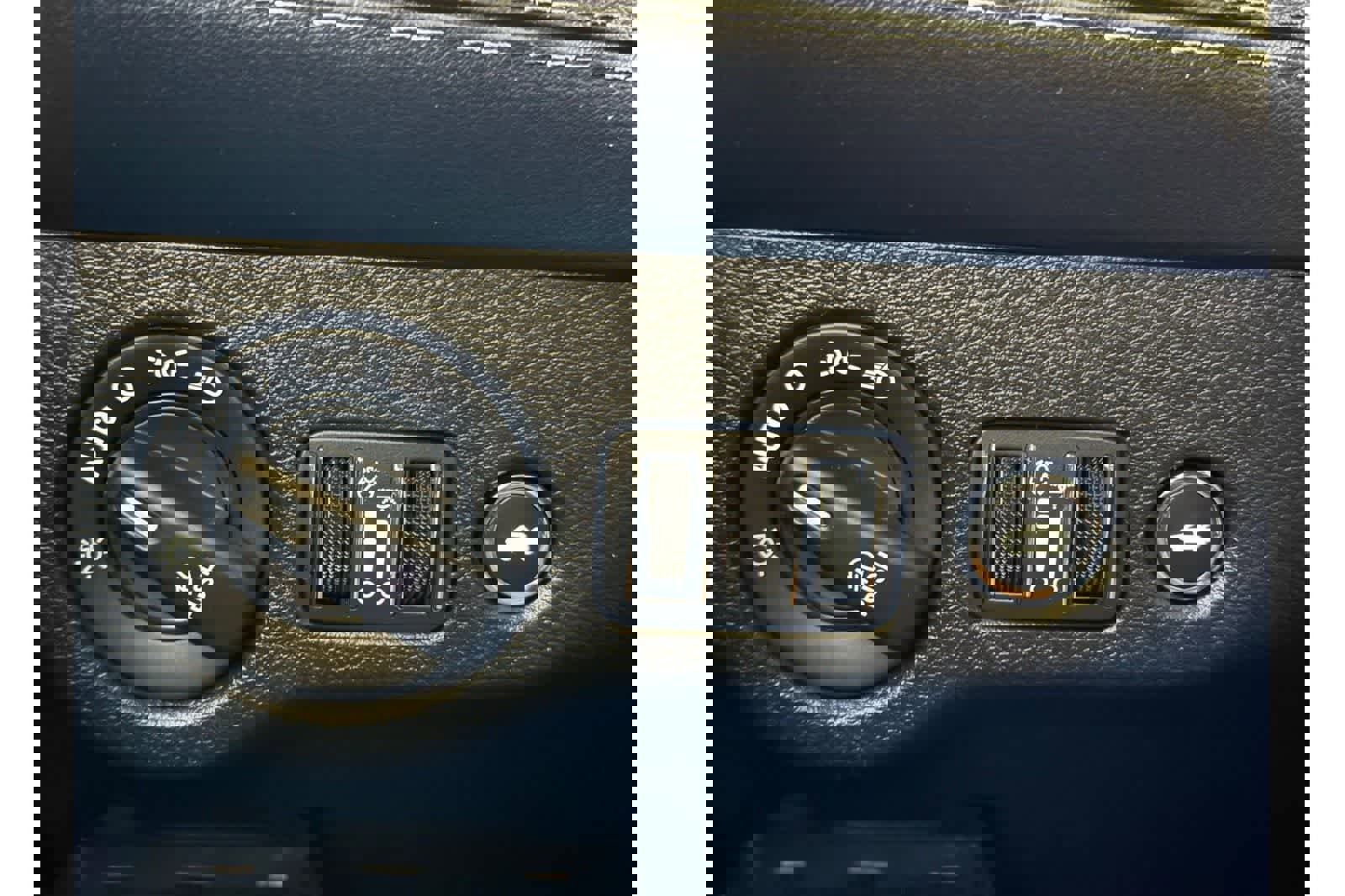 Used 2023 Dodge Challenger R/T w/ Plus Package image 27