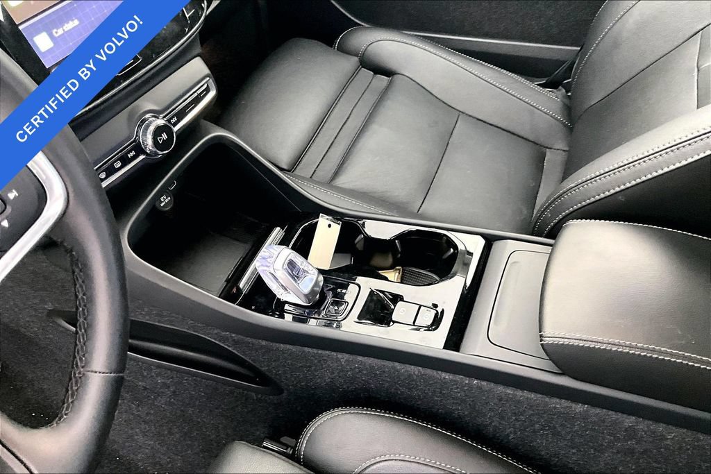 Used 2025 Volvo XC40 B5 Plus AWD/4WD image 16
