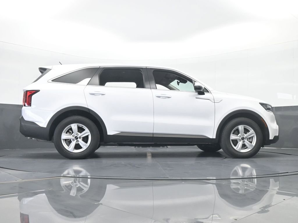 Used 2023 Kia Sorento LX image 57