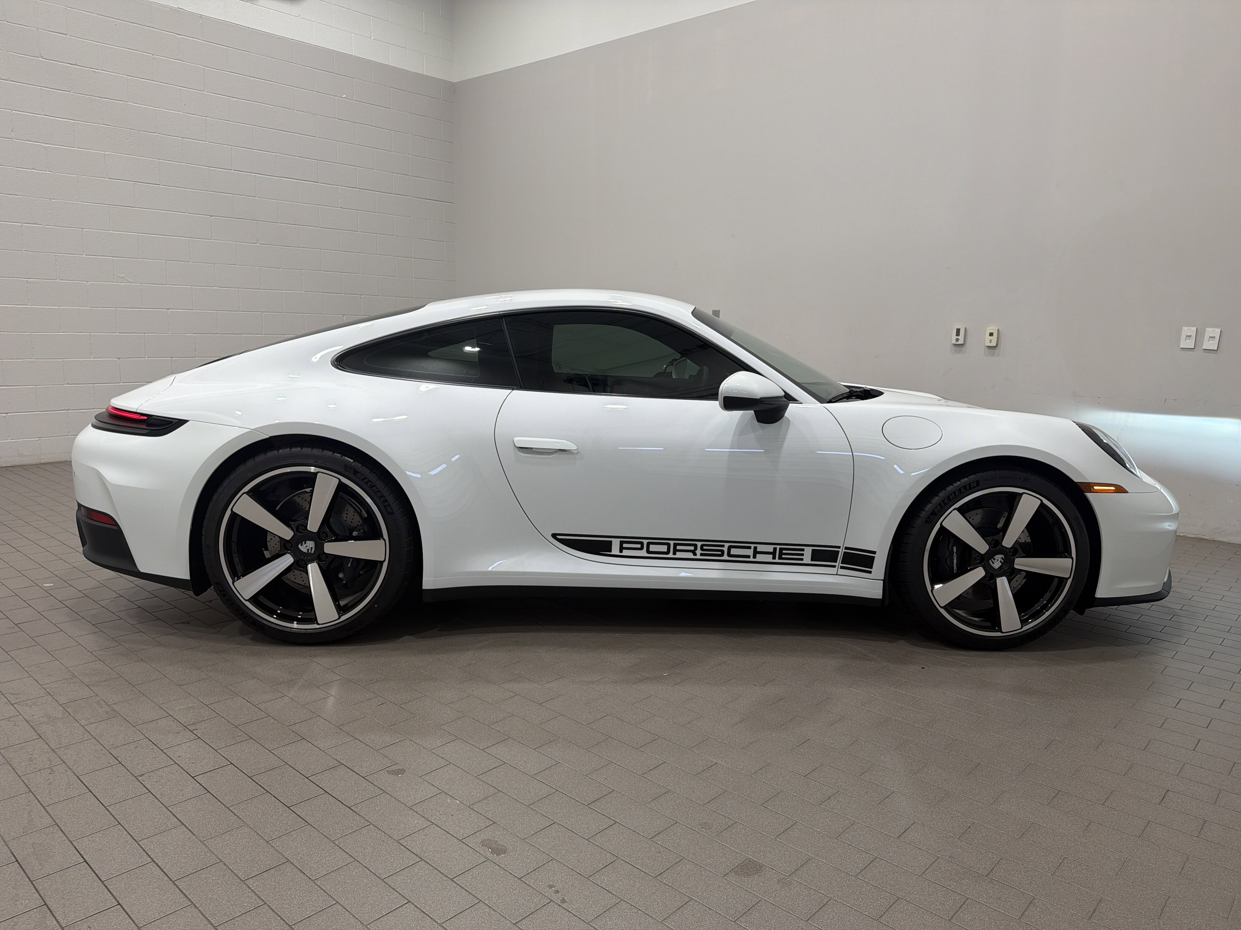 Used 2026 Porsche 911 Carrera RWD image 10
