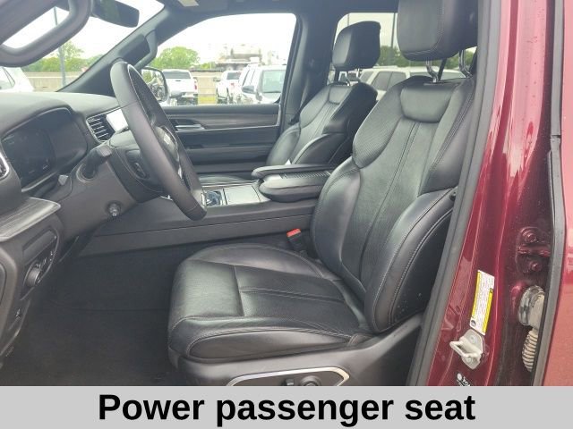 Used 2024 Jeep Wagoneer L Series II w/ Flexible Seating Group AWD/4WD image 18