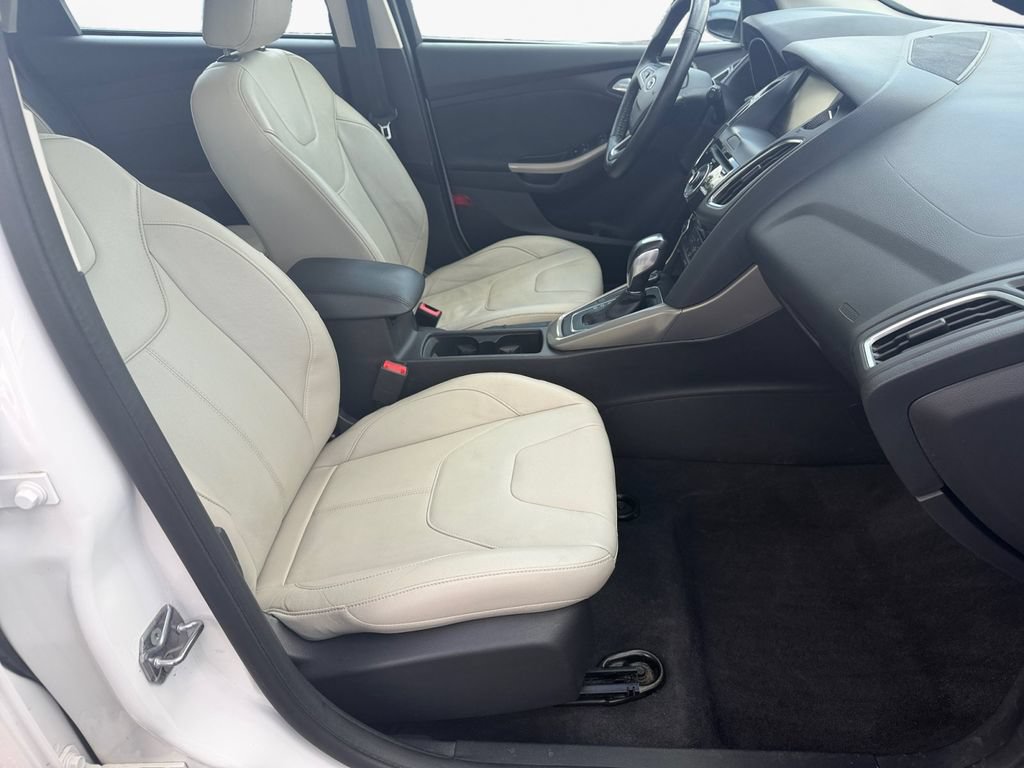 Used 2015 Ford Focus Titanium FWD image 9