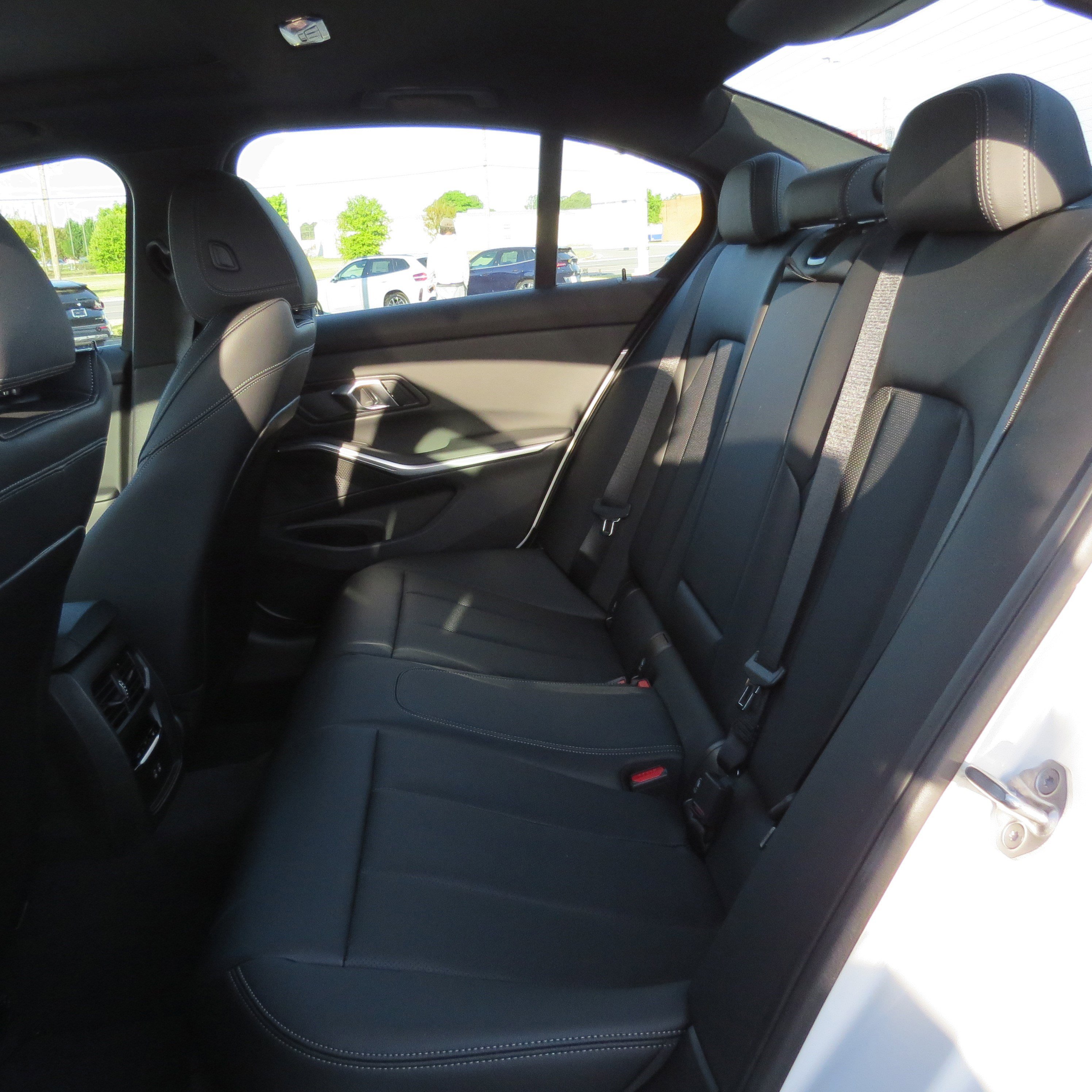 New 2025 BMW 330i xDrive Sedan w/ Convenience Package image 9