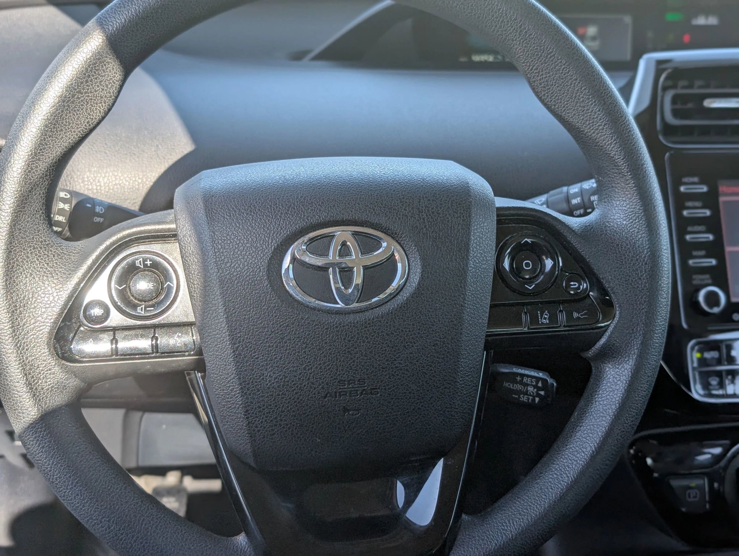 Used 2022 Toyota Prius LE image 32
