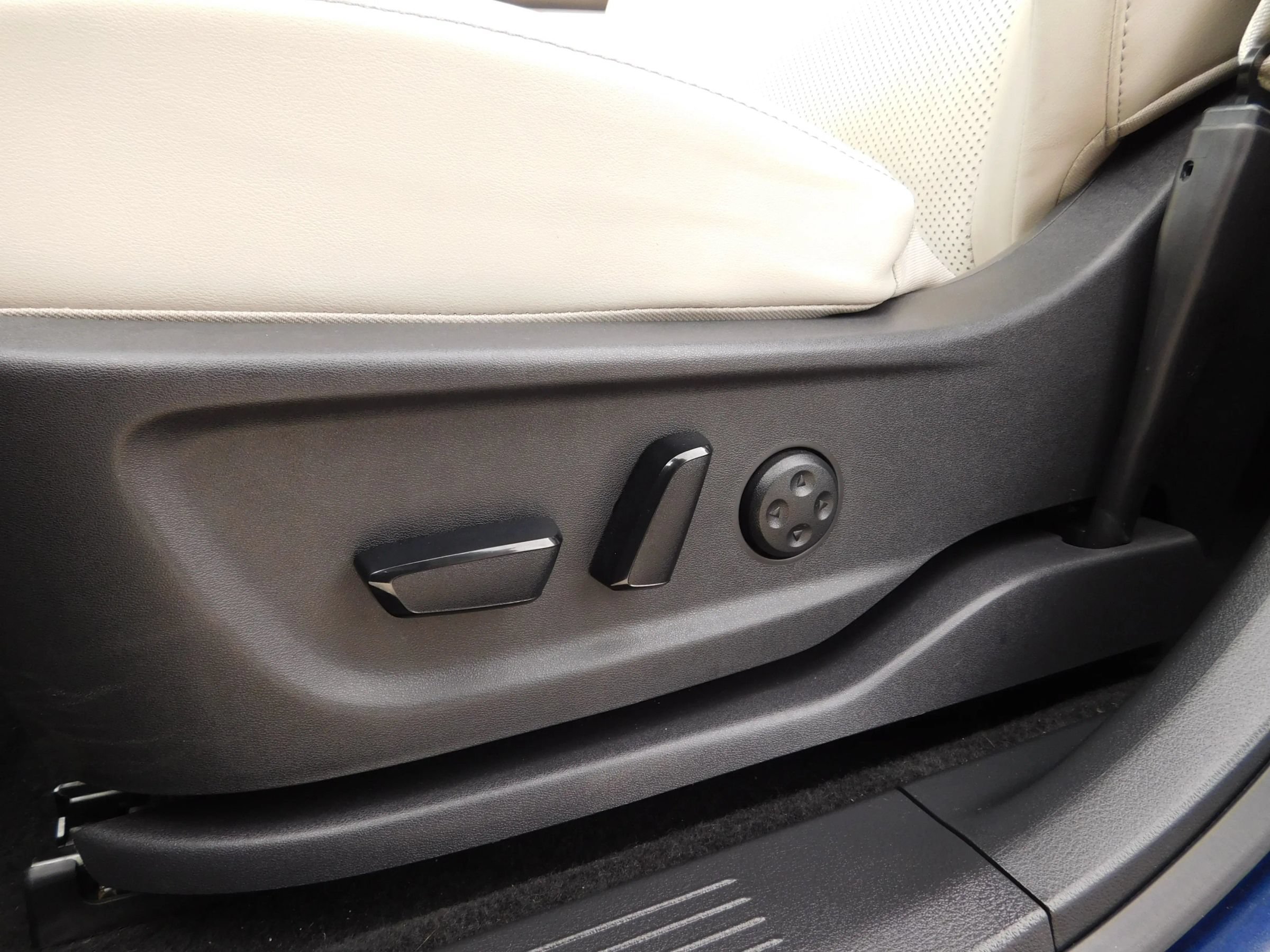 Used 2023 Nissan Ariya FWD image 19