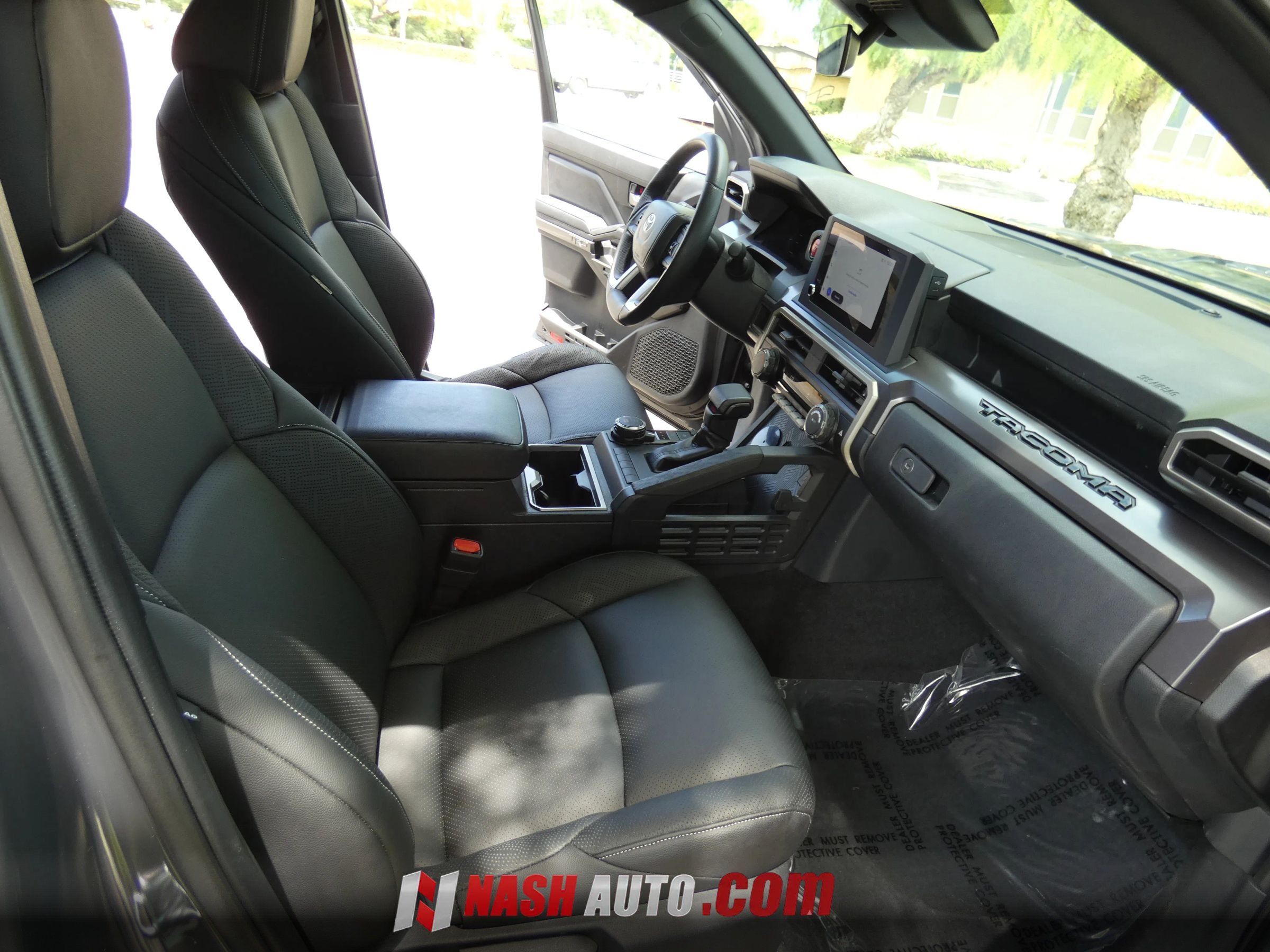 Used 2025 Toyota Tacoma TRD Sport AWD/4WD image 36