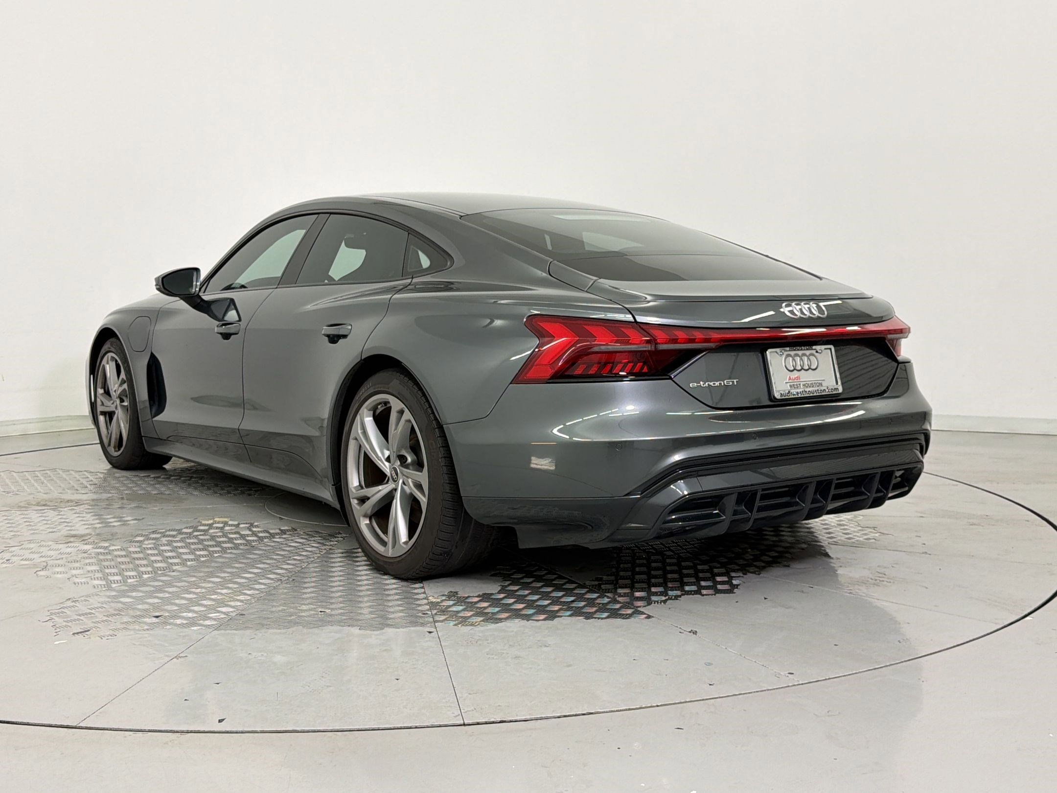 Used 2023 Audi e-tron GT Premium Plus AWD/4WD image 3
