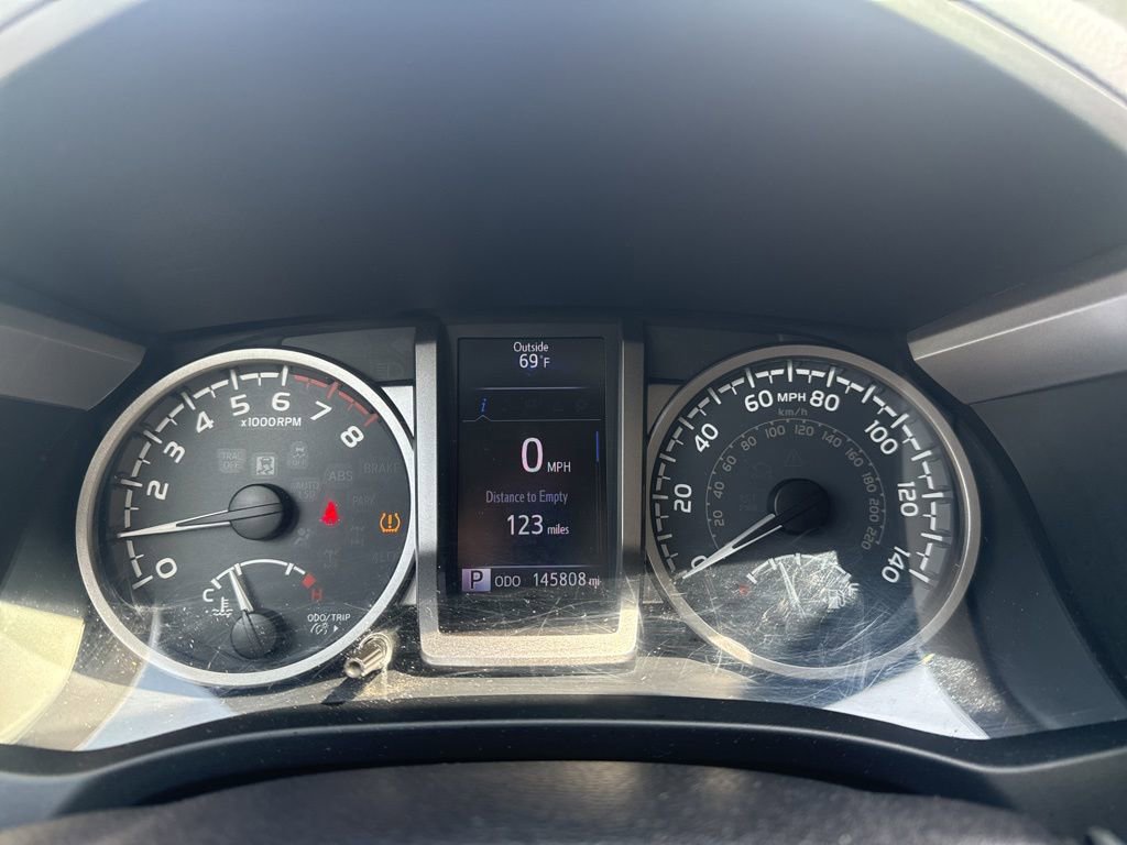 Used 2016 Toyota Tacoma SR5 w/ SR5 Appearance Package (SN) image 29