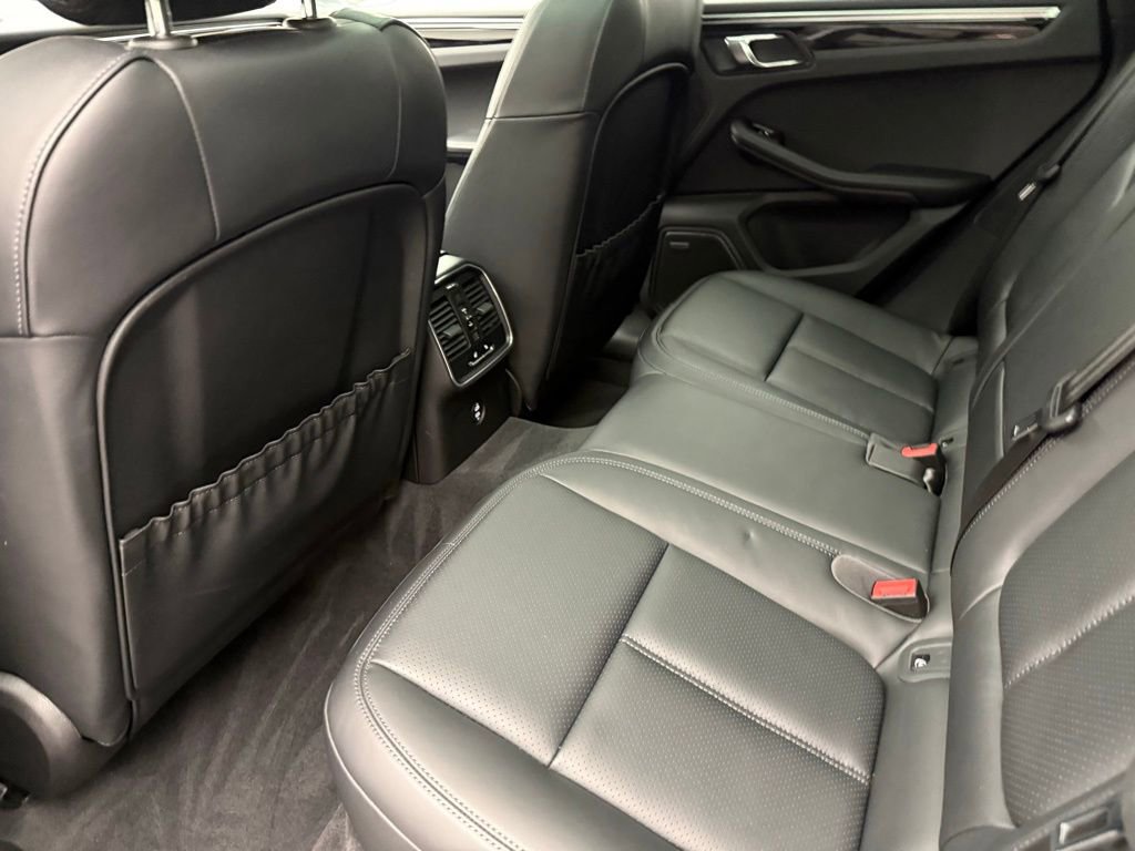 Used 2024 Porsche Macan image 25