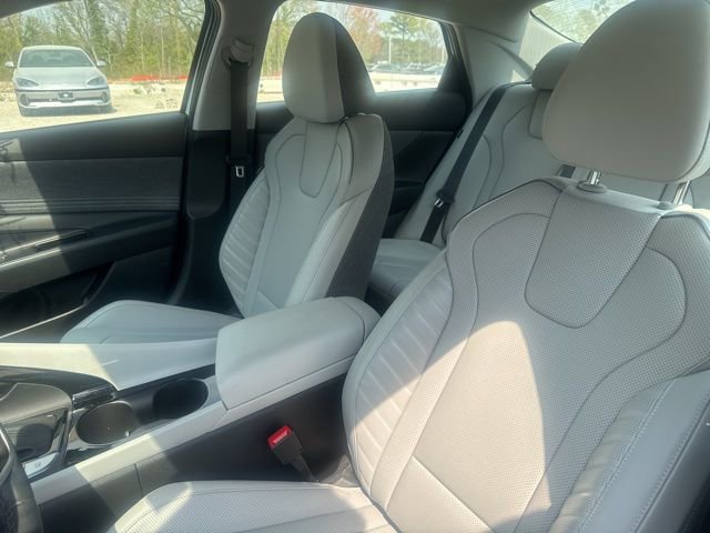 Used 2024 Hyundai Elantra Limited image 13