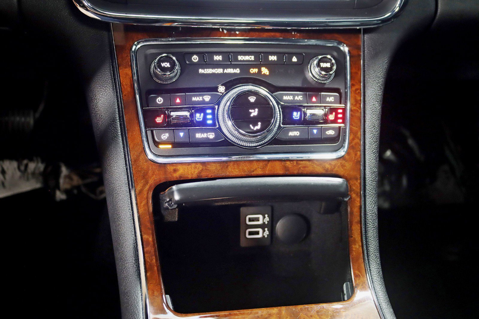 Used 2019 Lincoln Continental Reserve w/ Rear Seat Package AWD/4WD image 25