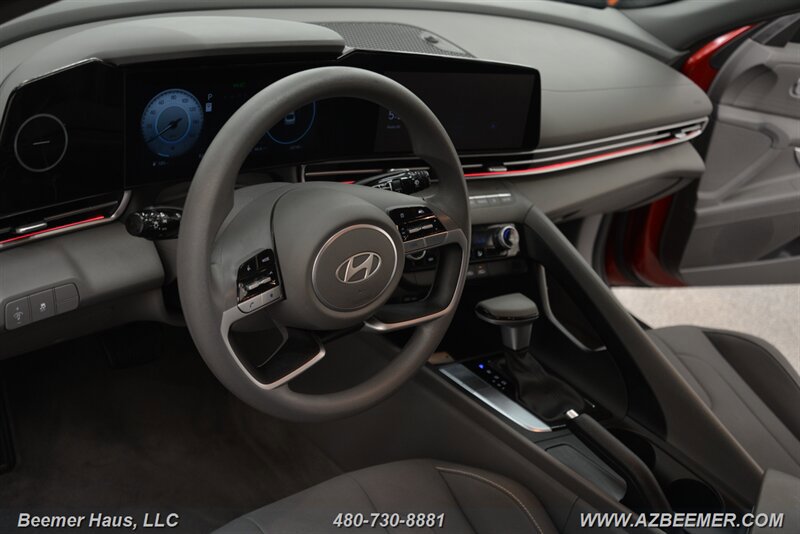 Used 2024 Hyundai Elantra SEL FWD image 13