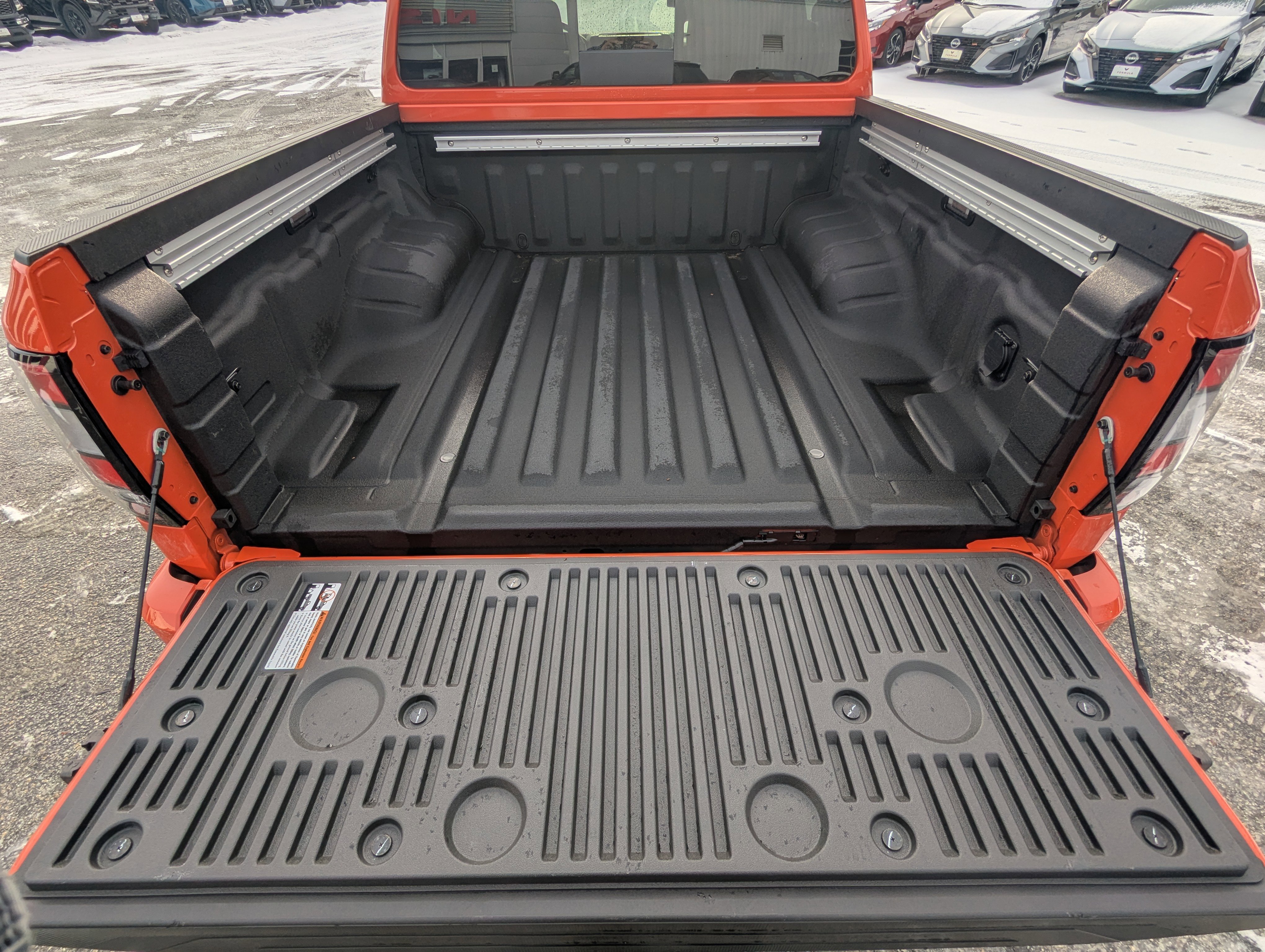 Used 2025 Nissan Frontier PRO-4X w/ Pro Convenience Package image 15