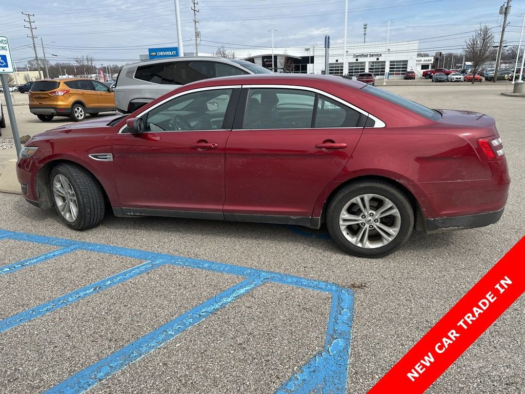 Used 2016 Ford Taurus SEL image 2