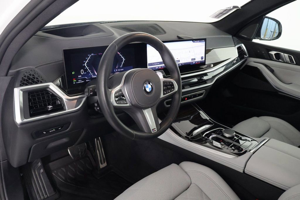 Used 2026 BMW X5 xDrive40i w/ M Sport Package image 7