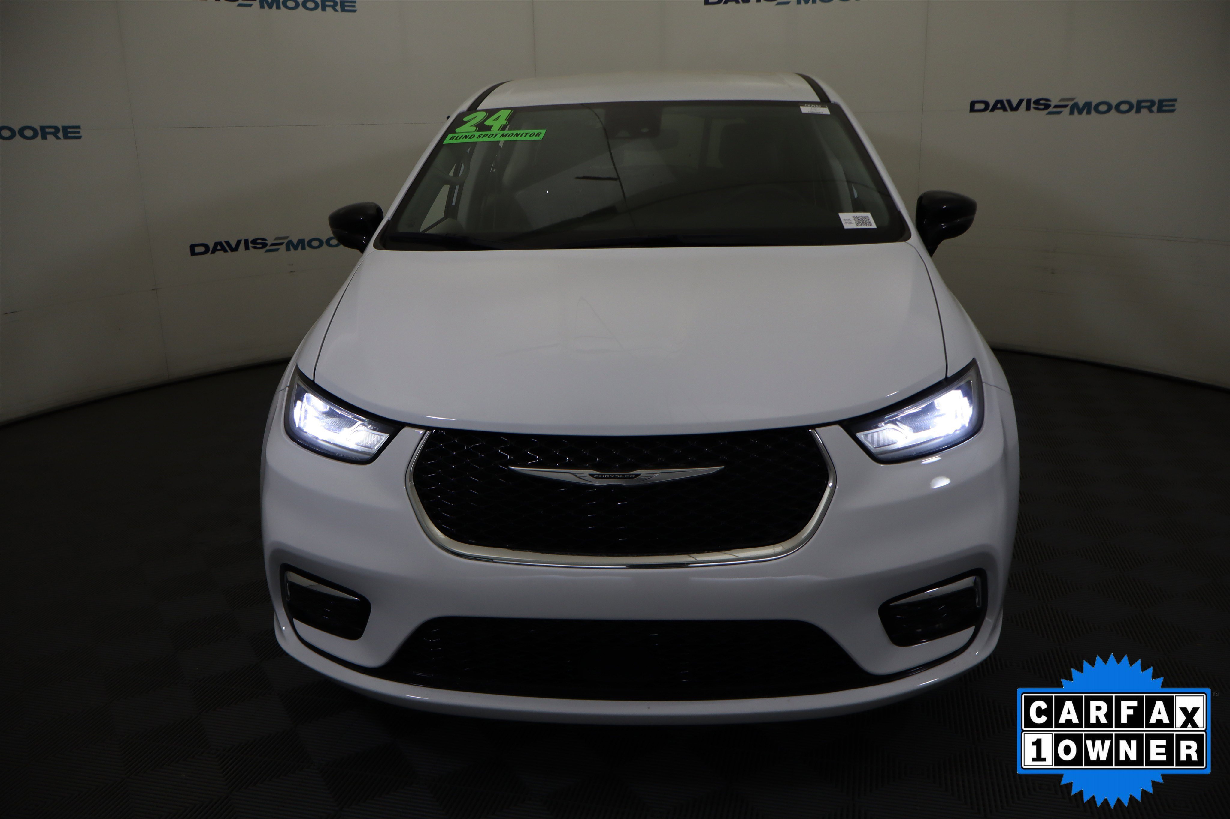 Used 2024 Chrysler Pacifica Select image 13