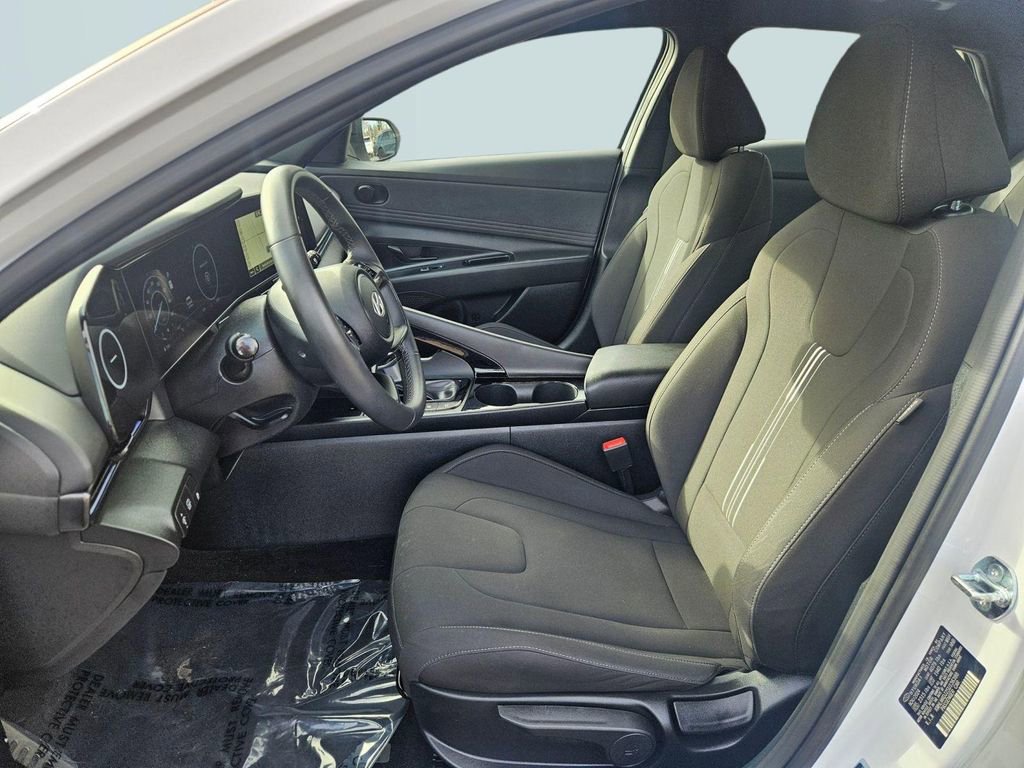 Certified 2025 Hyundai Elantra SEL image 21