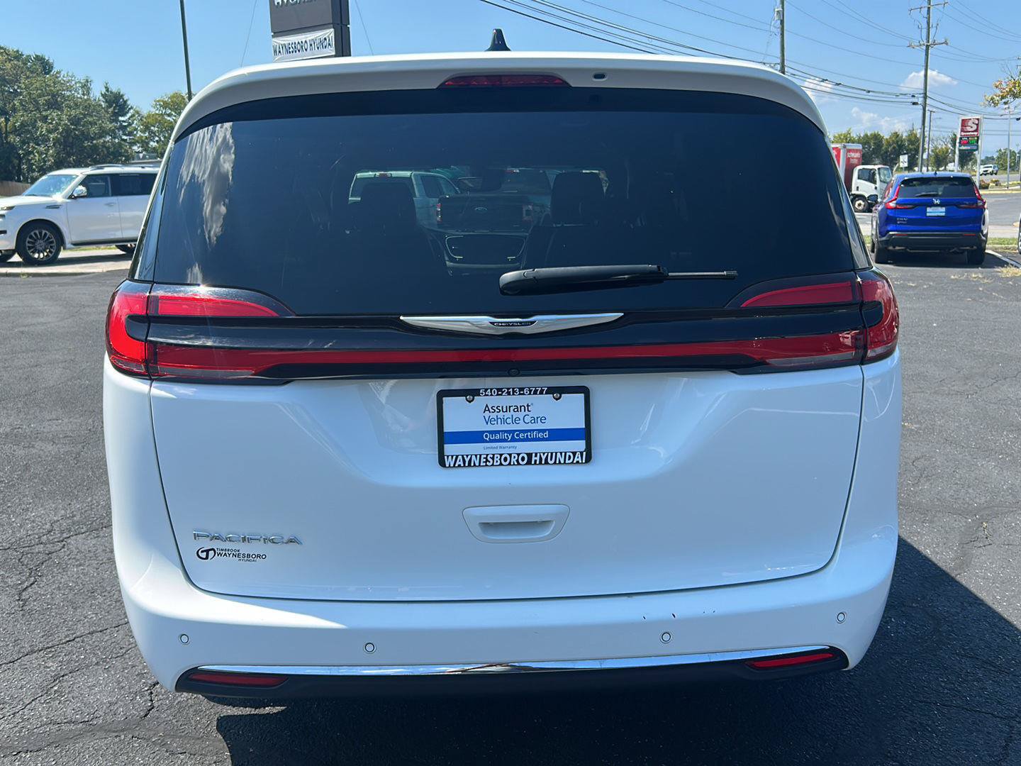 Used 2025 Chrysler Pacifica Select FWD image 6