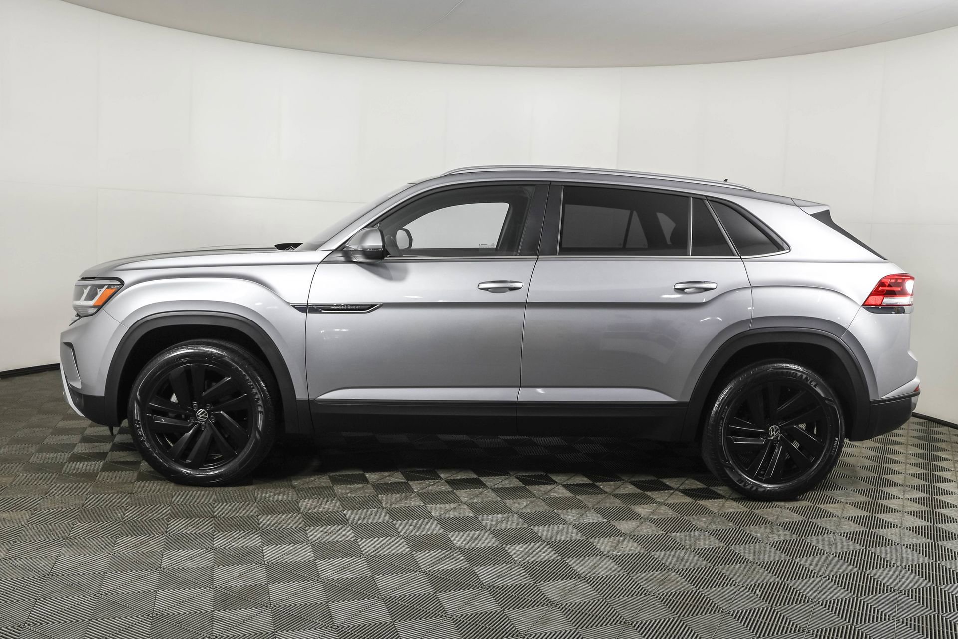Used 2022 Volkswagen Atlas Cross Sport SE AWD/4WD image 18
