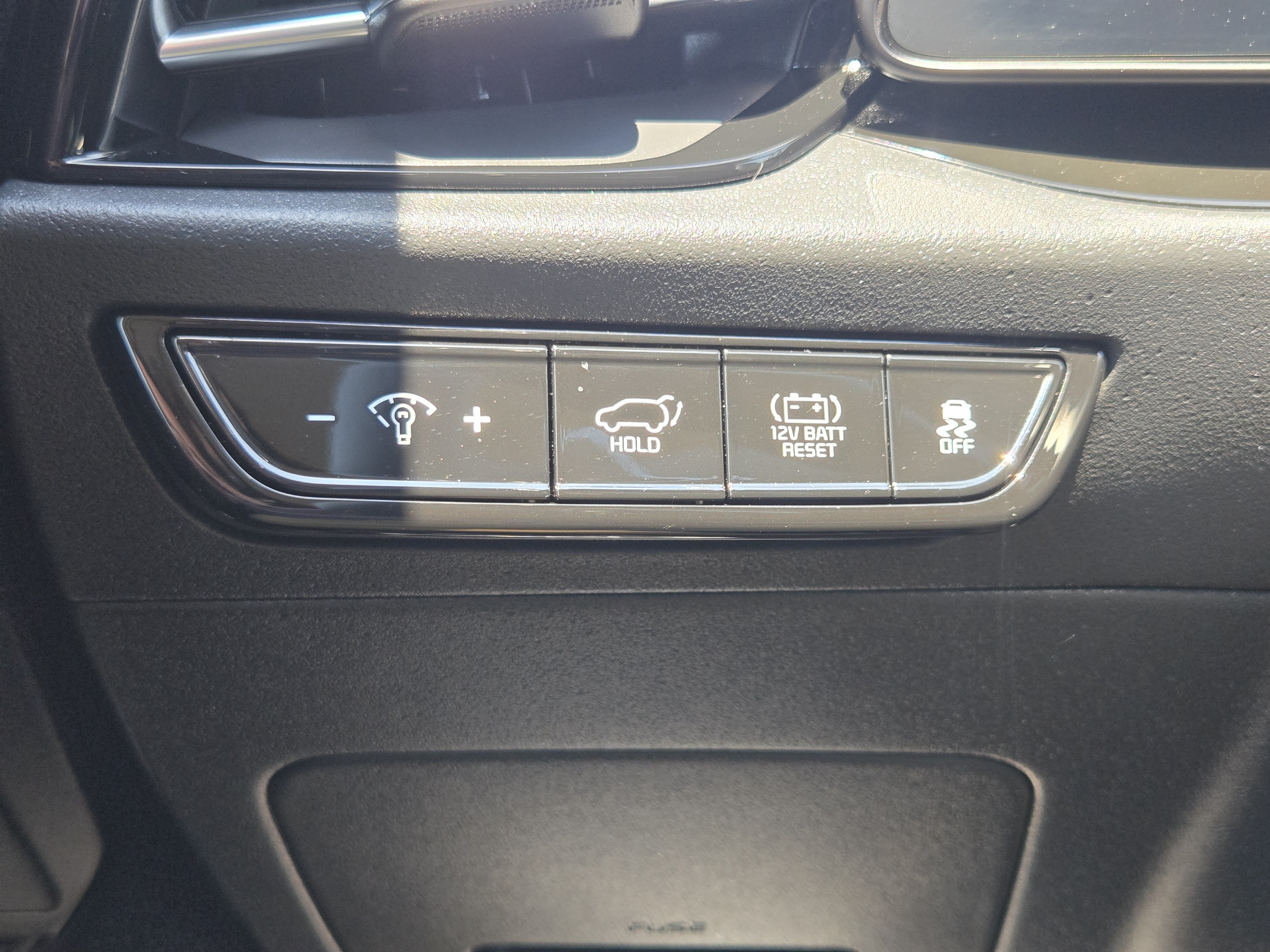 Used 2025 Kia Niro SX Touring FWD image 16