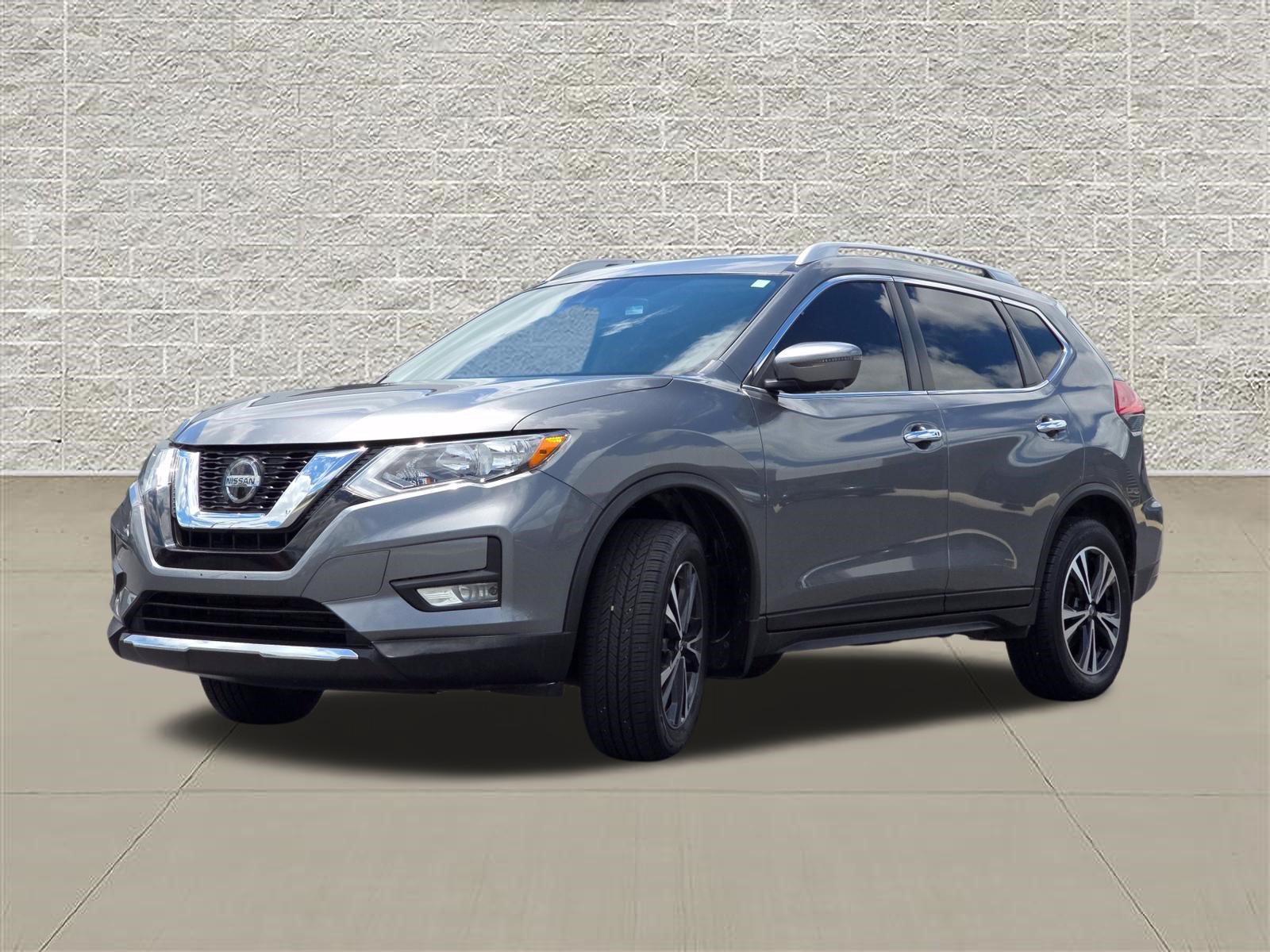 Used 2020 Nissan Rogue SV w/ Sun & Sound Touring Package AWD/4WD image 3