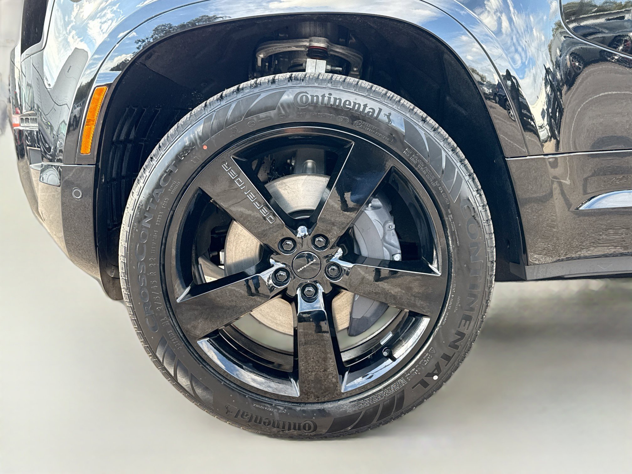 New 2026 Land Rover Defender 110 X-Dynamic SE image 9