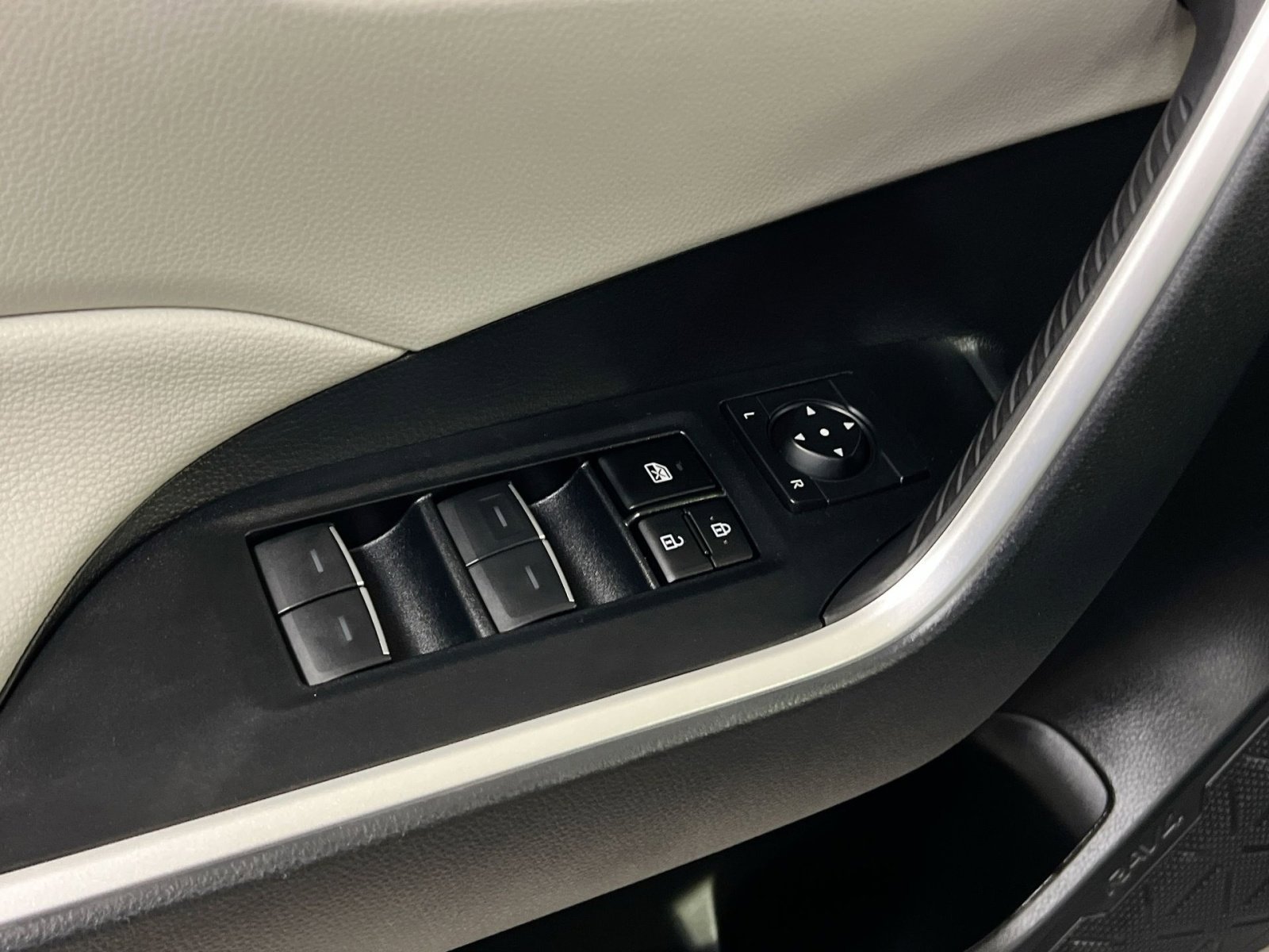 Used 2024 Toyota RAV4 XLE image 19