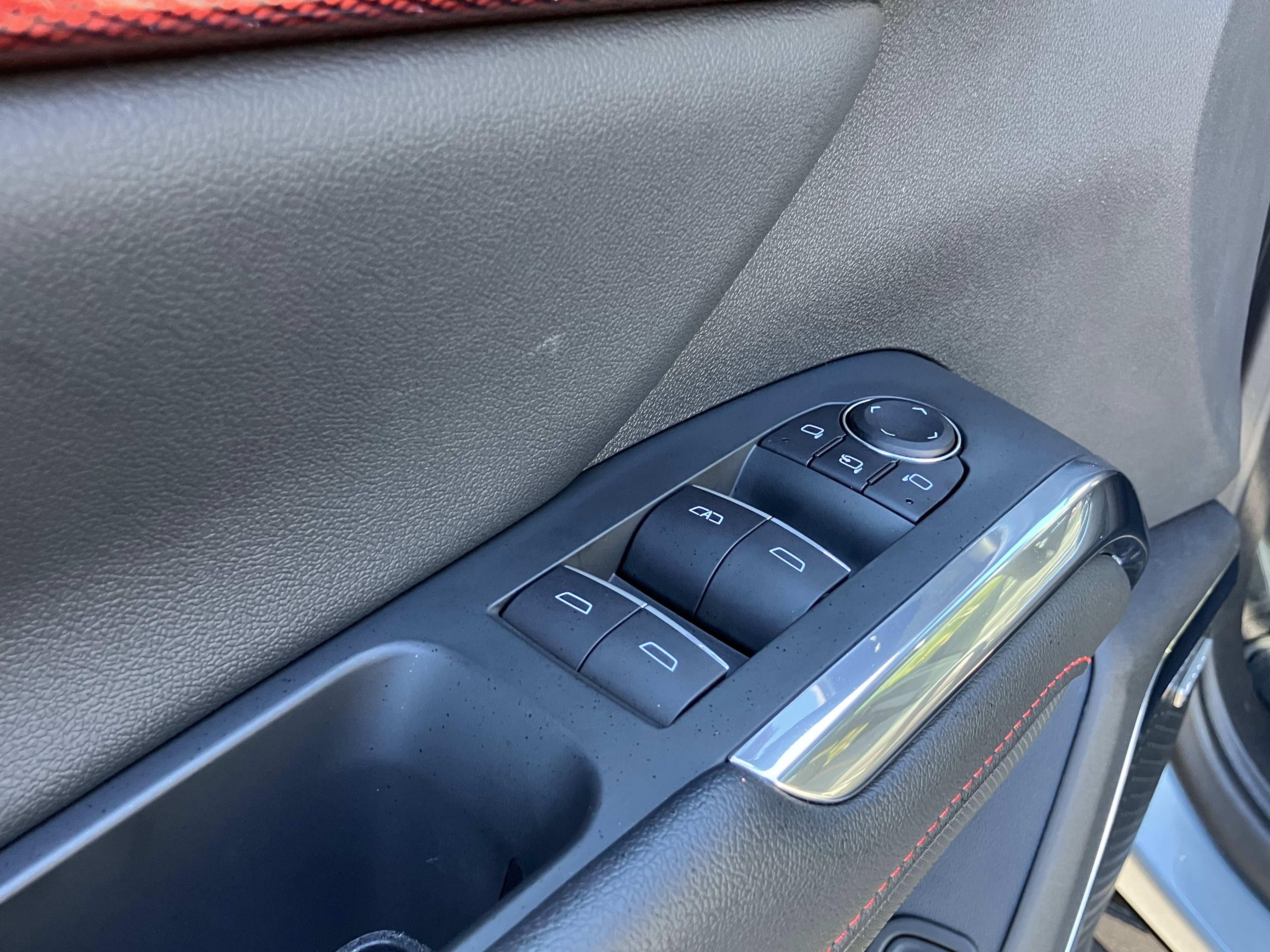 Used 2025 Chevrolet Traverse RS image 15