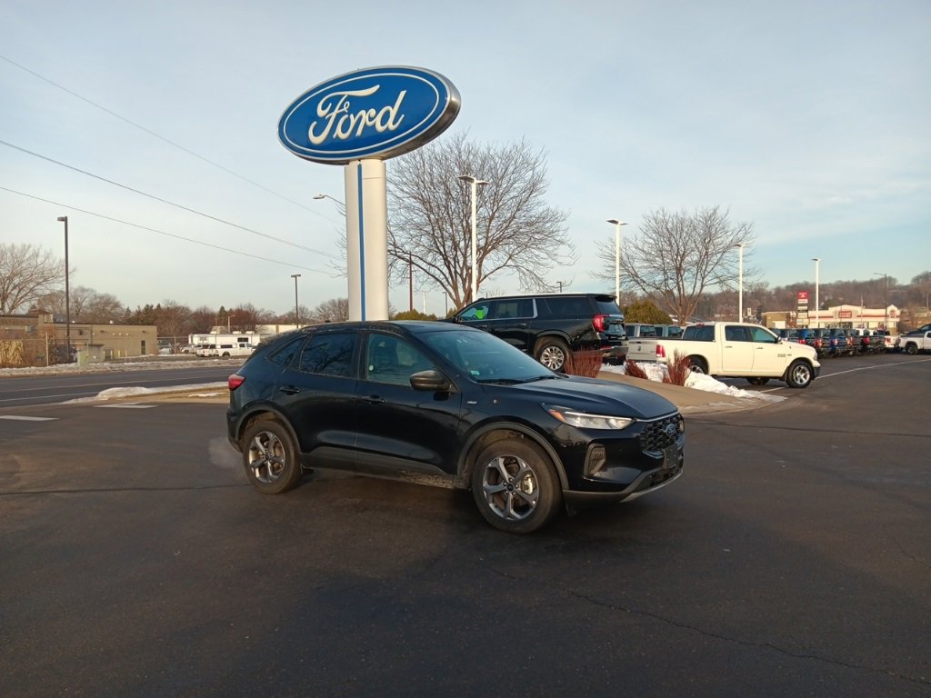 Used 2025 Ford Escape ST-Line image 2