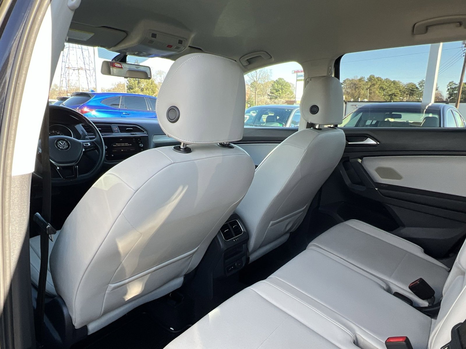 Used 2018 Volkswagen Tiguan SE image 27