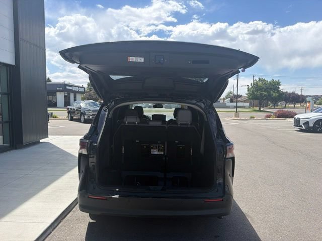 Used 2025 Toyota Sienna XLE FWD image 7