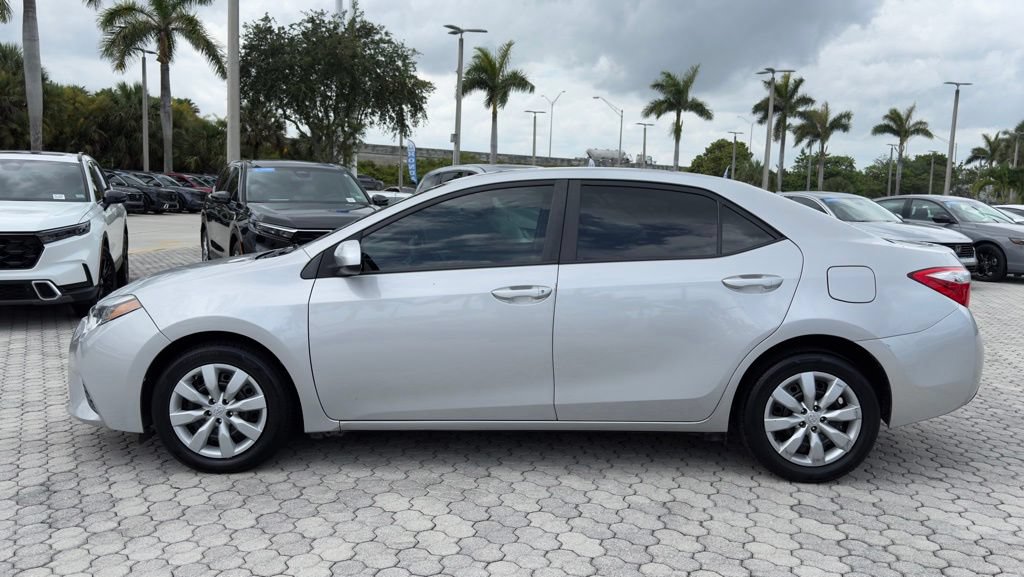 Used 2015 Toyota Corolla LE FWD image 4