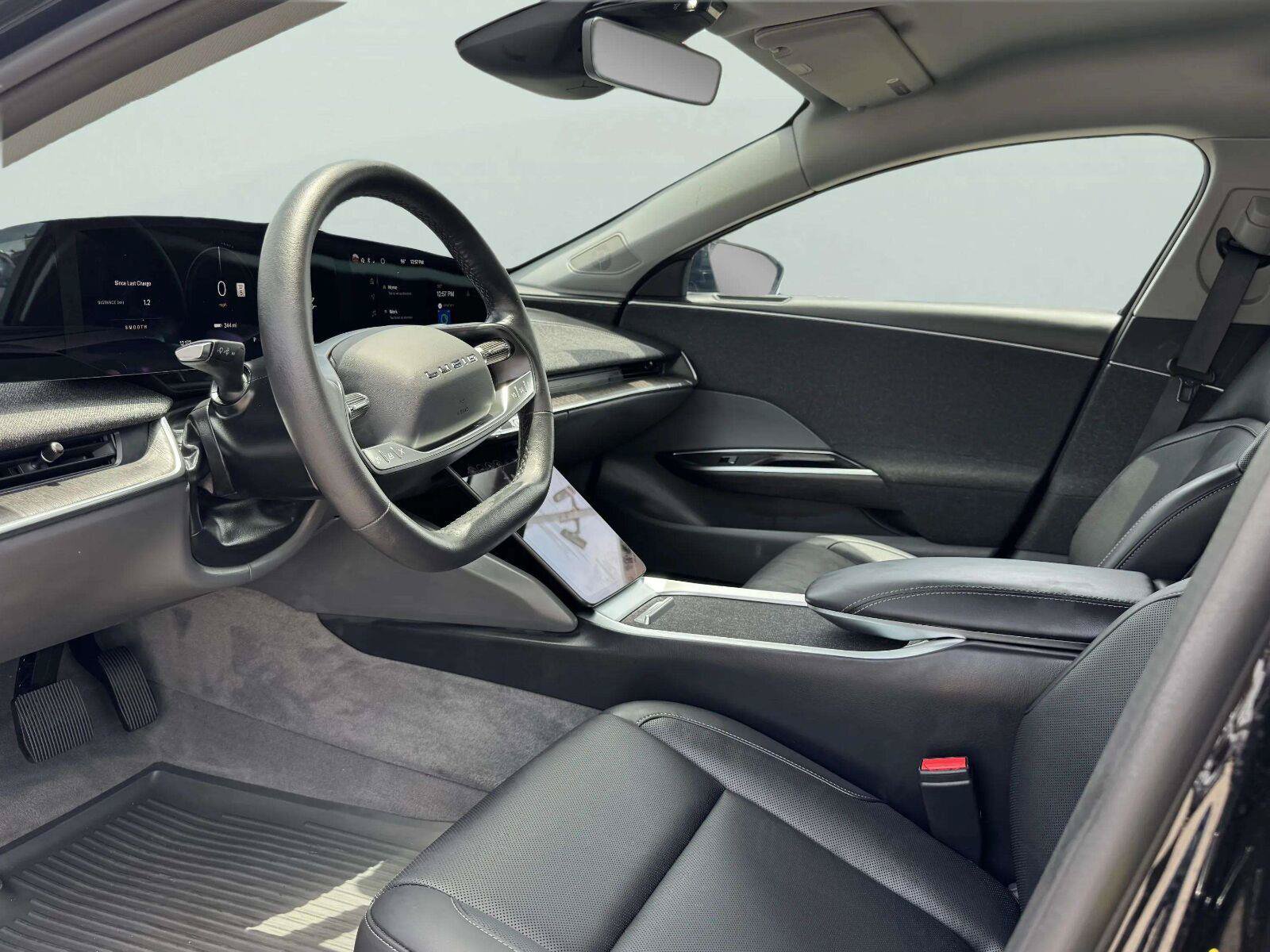 Used 2025 Lucid Air Pure RWD image 22
