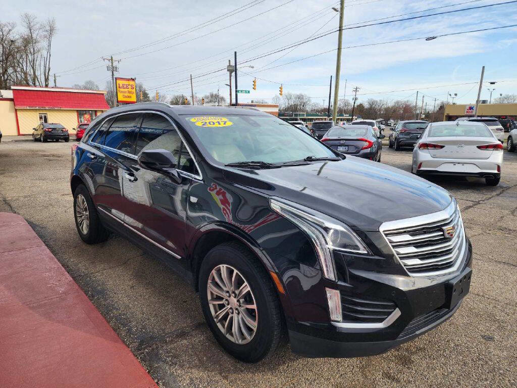 Used 2017 Cadillac XT5 Luxury w/ Driver Awareness Package FWD image 3