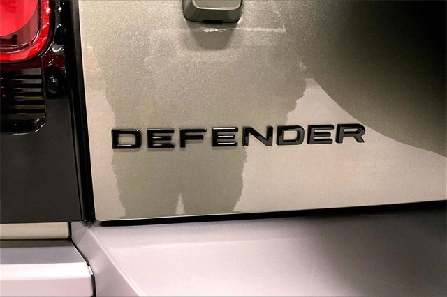 Used 2025 Land Rover Defender 130 S image 7