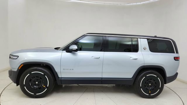 Used 2025 Rivian R1S Adventure image 10