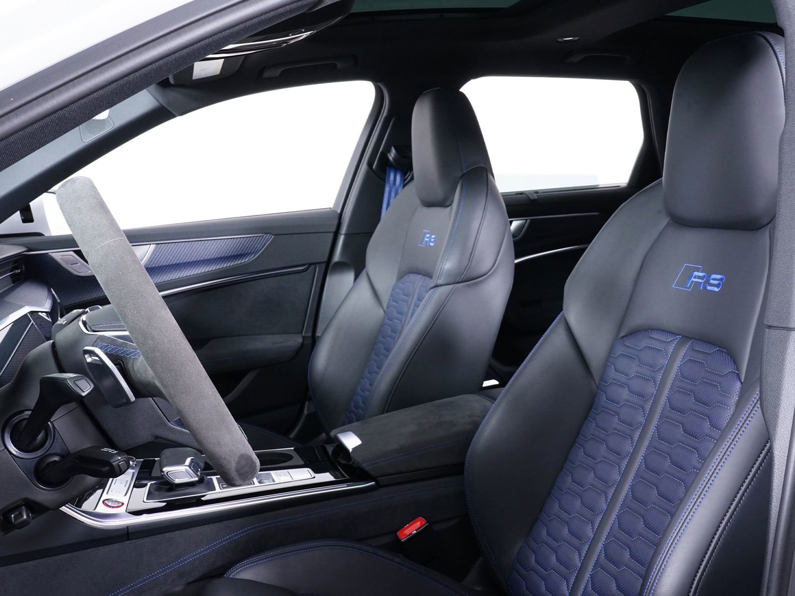 Used 2025 Audi RS 6 performance image 25