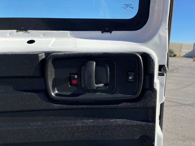 Used 2018 Chevrolet Express 2500 RWD image 16
