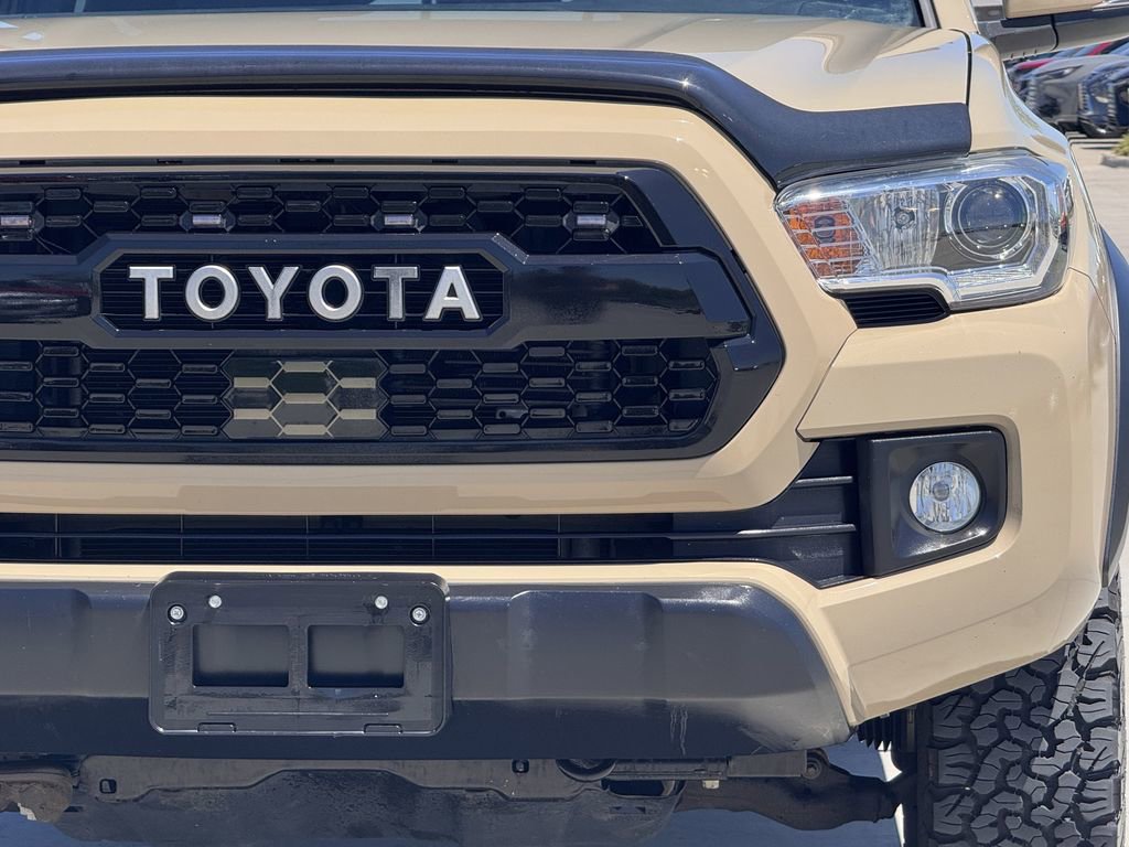Used 2019 Toyota Tacoma TRD Off-Road image 8