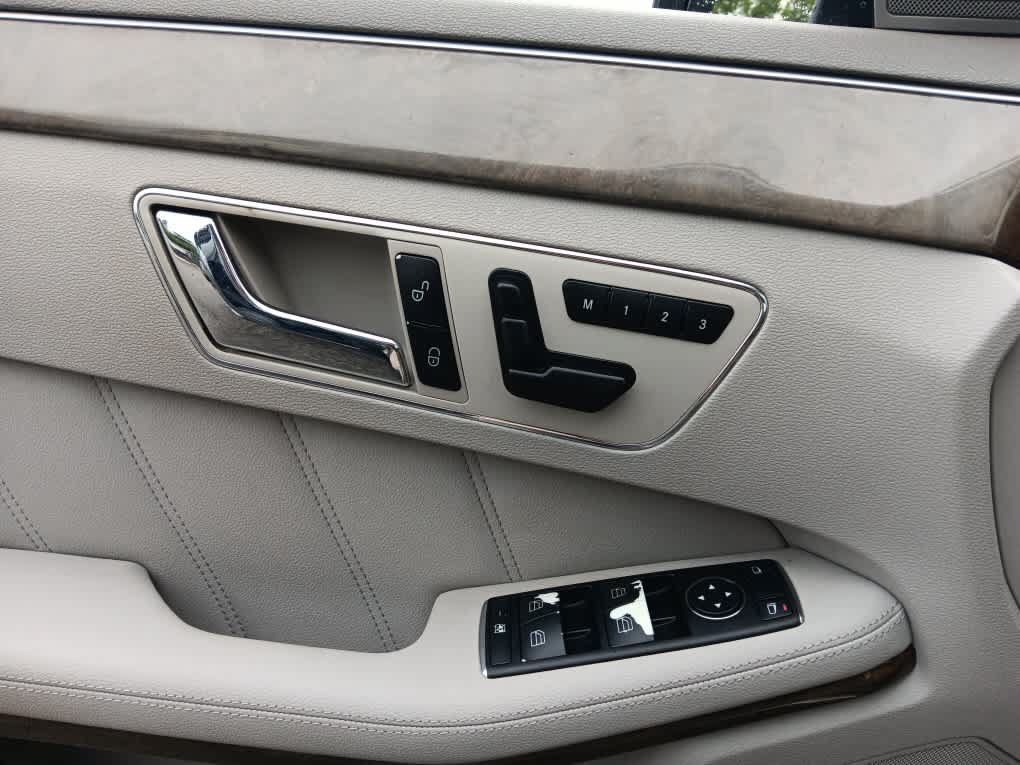 Used 2010 Mercedes-Benz E 350 4MATIC Sedan image 26