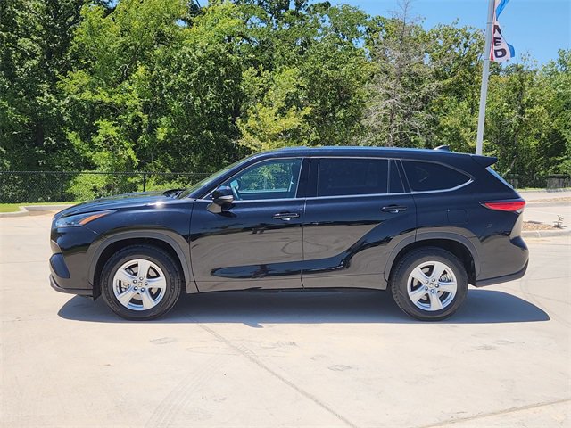 Used 2022 Toyota Highlander LE image 5