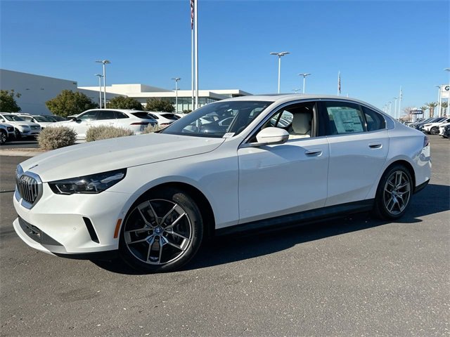 New 2025 BMW i5 eDrive40i w/ Premium Package image 2