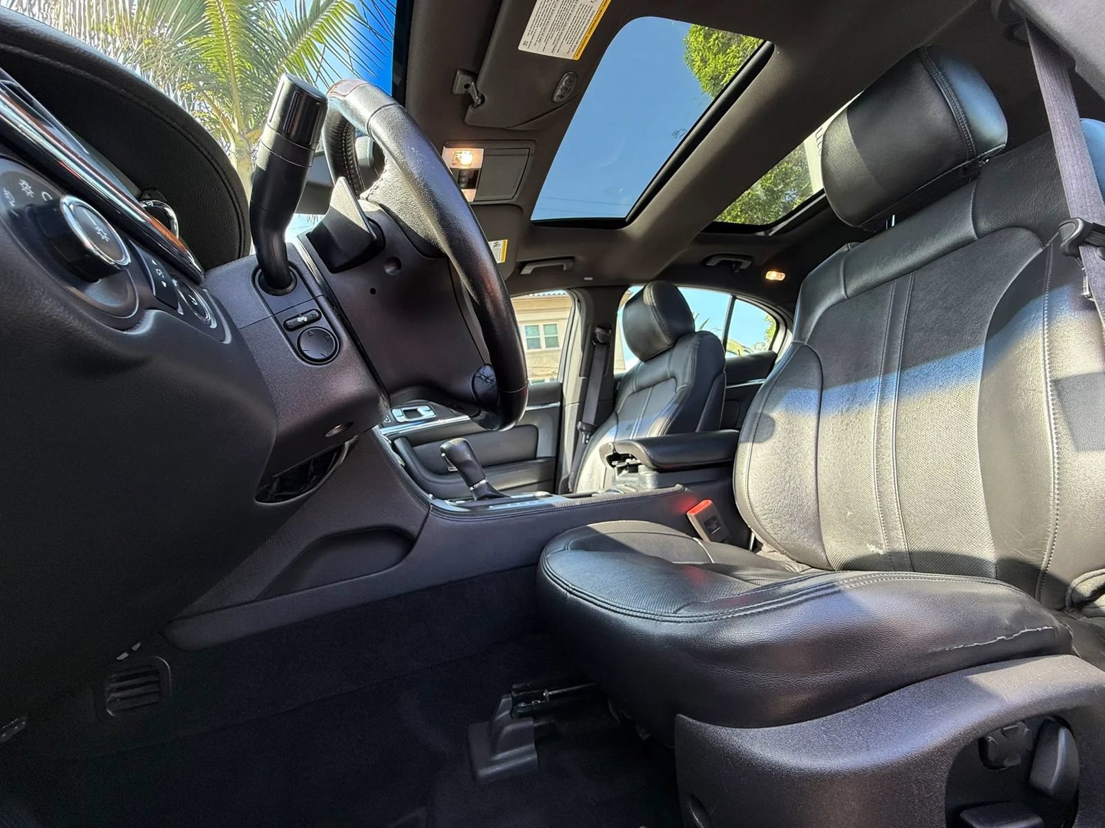 Used 2013 Lincoln MKS FWD image 30